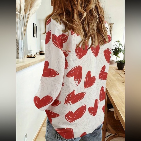 Luxe red hearts print button down shirt - Picture 2 of 7